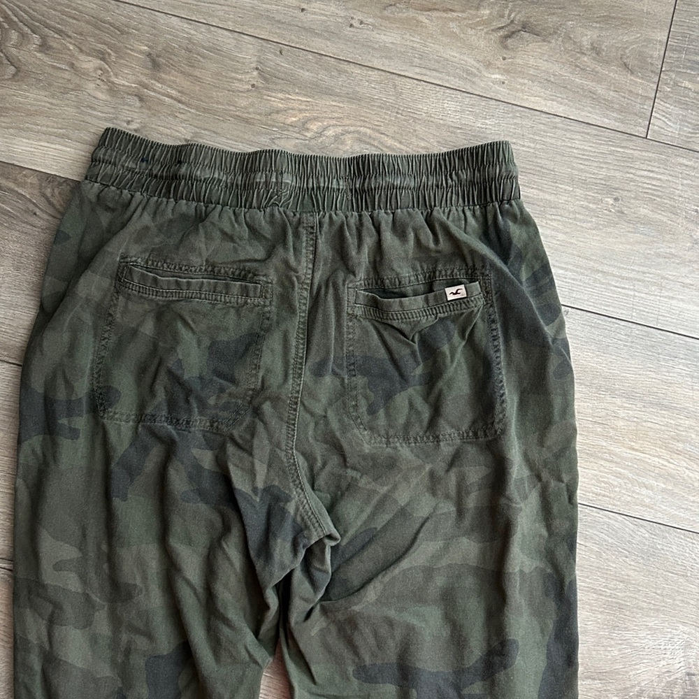 Hollister Light Green Camo Joggers - Picture 11 of 13